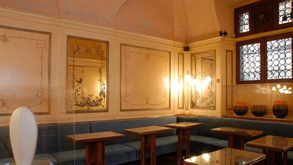 Sejak dibuka pada tahun 1720 di St Marks Square, Caffe Florian kerap didatangi penduduk lokal hingga turis. (Caffe Florian) Sejak dibuka pada tahun 1720 di St Marks Square, Caffe Florian kerap didatangi penduduk lokal hingga turis. (Caffe Florian)