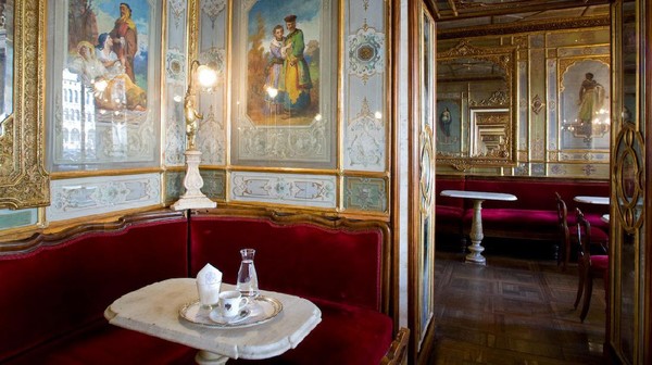 Walau terancam tutup, Caffe Florian kini terus bertahan. Kafe tetap buka, namun pengunjung dilarang makan di tempat. (Caffe Florian) Walau terancam tutup, Caffe Florian kini terus bertahan. Kafe tetap buka, namun pengunjung dilarang makan di tempat. (Caffe Florian)