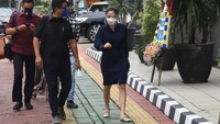 Gisel memenuhi panggilan Kejaksaan Negeri Jakarta Selatan, Kamis (4/3/2021). Foto: Palevi/detikcom