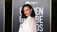 Gal Gadot pernah tampil dalam serial televisi berjudul Shemesh (1999) di awal kariernya. Dalam serial itu namanya bahkan tidak tercantum di credit title. (Foto: Image Group LA/HFPA Photographer)