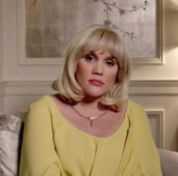 Emerald Fennell Ngaku Pernah Diminta Lepas Celana Dalam saat Syuting