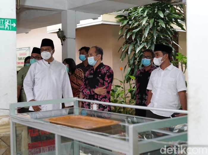Wali Kota Pasuruan Saifullah Yusuf (Gus Ipul) dan wakilnya Adi Wibowo mendatangi RSUD dr R Soedarsono. Keduanya meminta rumah sakit memperbaiki pelayanan yang selama ini dikeluhkan masyarakat.