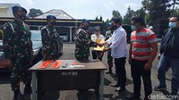 Penyerahan dilakukan langsung di Markas Denpom III/5 Bandung.
