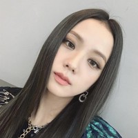 Berdasarkan hasil survei yang dilakukan Nubia Magazine, Jisoo BLACKPINK menjadi wanita tercantik di dunia yang mengalahkan sejumlah artis cantik seperti Dilraba Dilmurat (5), Tzuyu TWICE (2), Lisa BLACKPINK (3), Bella Hadid (9), dan Ariana Grande (6). Foto: dok. ELLE Korea