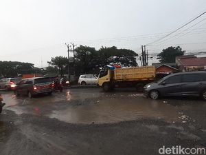 Bina Marga Jabar: Perbaikan Jl Raya Industri Bekasi Terkendala Cuaca
