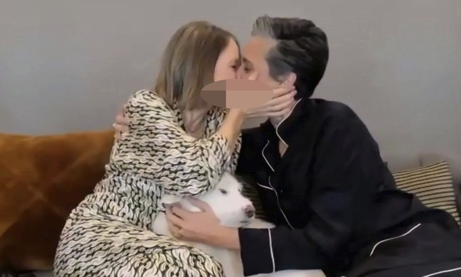 Aktris Jodie Foster menikah wanita bernama Alexandra Hedison pada 2014. Alexandra adalah seorang aktris yang juga seorang filmmaker dan fotografer. Foto: (dok. Twitter/Golden Globe)