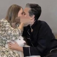 Aktris Jodie Foster menikah wanita bernama Alexandra Hedison pada 2014. Alexandra adalah seorang aktris yang juga seorang filmmaker dan fotografer. Foto: (dok. Twitter/Golden Globe)