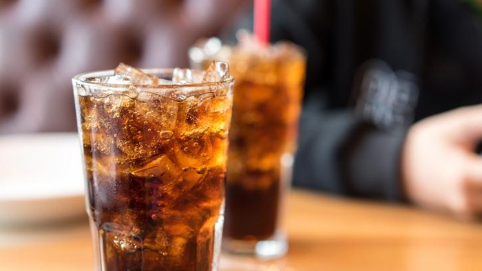 Studi Baru Ungkap Nasib Organ Seks Pria yang Doyan Minum Soda