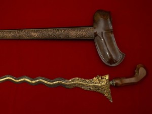 Istimewanya Keris, Dibuat oleh 7 Orang