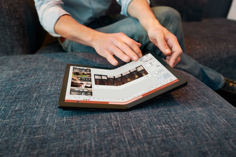 Lenovo Thinkpad X1 Fold Lenovo Thinkpad X1 Fold adalah laptop layar lipat yang resmi hadir di Indonesia. Harga perangkat ini Rp 59 juta.