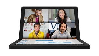 Pengguna bisa membuka dua aplikasi bersamaan. Satu di layar kanan, satu lagi di kiri. Memudahkan saat ingin membandingkan dua informasi yang berbeda Foto: dok. Lenovo