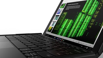 Dapat pula menggunakan ekternal Bluetooth keyboard. Keyboard bakal secara otomatis terisi daya ketika diletakkan di atas layar (bawah) Foto: dok. Lenovo