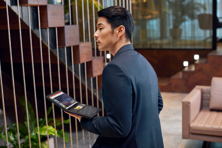 Lenovo Thinkpad X1 Fold adalah laptop layar lipat yang resmi hadir di Indonesia. Harga perangkat ini Rp 59 juta.