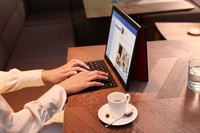 Lenovo Thinkpad X1 Fold adalah laptop layar lipat yang resmi hadir di Indonesia. Harga perangkat ini Rp 59 juta.