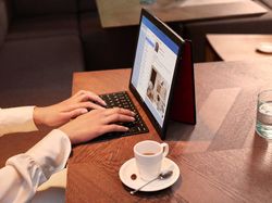 Penampakan Laptop Layar Lipat Harga Rp 60 Juta, Minat?