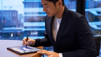 Lenovo mengklaim saat stylus begitu responsif saat mengoreskan ke layar. Foto: dok. Lenovo