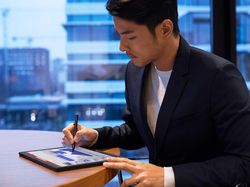 Penampakan Laptop Layar Lipat Harga Rp 60 Juta, Minat?