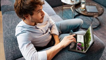 Lenovo menyebut ThinkPad X1 Fold dirancang khusus, baik dari sisi layar maupun engsel. Sehingga perangkat ini punya ketahanan yang sangat baik. Foto: dok. Lenovo