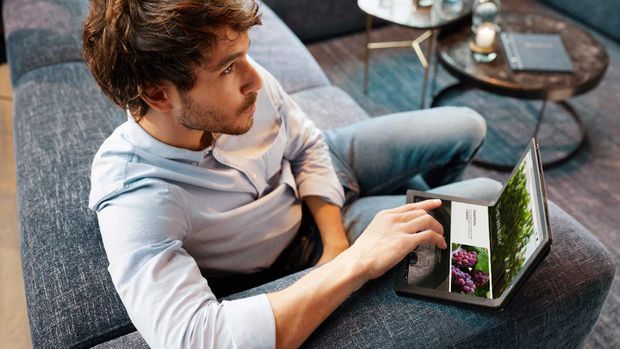 Lenovo Thinkpad X1 Fold Lenovo Thinkpad X1 Fold adalah laptop layar lipat yang resmi hadir di Indonesia. Harga perangkat ini Rp 59 juta.
