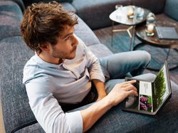 Penampakan Laptop Layar Lipat Harga Rp 60 Juta, Minat?