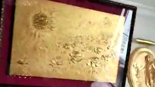 Lukisan emas di apartemen milik Jimmy Sutopo (Dok Kejagung)