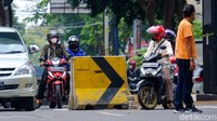 Tetapi, beberapa pemotor masih saja nekat menerobos jalan satu arah ini.