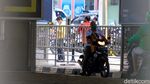 Masih Ada Pemotor Bandel Terobos Jalan Satu Arah di Blok A Jaksel
