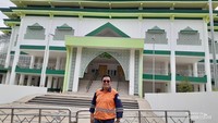 Photo didepan masjid