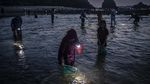 Mengenal Bau Nyale, Tradisi Berburu Cacing di Pantai Lombok