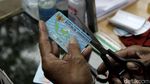 Meraup Rezeki Lewat Jasa Reparasi KTP di Kala Pandemi