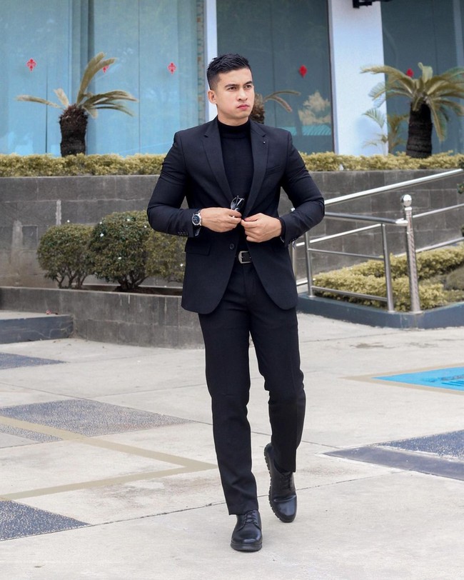 Setelah menjadi viral, Bripda Mustakim mengaku bahwa dirinya jadi lebih banyak dikenal masyarakat. Mungkin bedanya ya saya lebih dikenal gitu. Jumpa teman juga ini yang di Instagram itu ya, seleb ya? gitu, terangnya. Foto: Instagram/@imustakimm