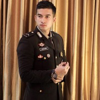 Kalau yang ini adalah foto Bripda Mustakim ketika mengenakan seragam kepolisian. Jadi terlihat lebih gagah bukan? Foto: Instagram/@imustakimm