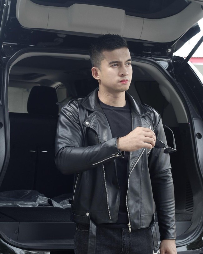 Bripda Mustakim sendiri merupakan salah satu anggota kepolisian Indonesia yang tengah bertugas di polda Aceh. Dirinya memang kerap kali terlihat memamerkan foto-foto pribadinya di Instagram. Foto: Instagram/@imustakimm