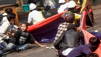 Hal tersebut disampaikan setelah aksi protes paling mematikan di Myanmar, dengan sedikitnya 38 orang tewas pada Rabu (3/3) dalam unjuk rasa di mana pasukan keamanan terlihat menembaki kerumunan demonstran dan menuai kritik dari PBB, kelompok hak asasi manusia dan sejumlah pemimpin dunia yang menyebut sebagai kekerasan brutal. REUTERS/STRINGER  