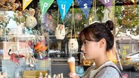 Lewat akun Instagram pribadinya @betterlee_0824, gadis berusia 22 tahun (usia Korea) ini sering menguggah momen kulinernya. Salah satunya saat makan es krim vanila ini. Foto: Instagram @betterlee_0824