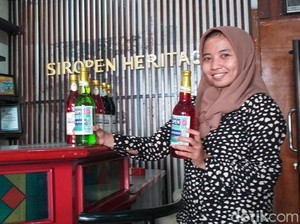 Pabrik Sirup Warisan Belanda di Surabaya Masih Berproduksi Secara Manual