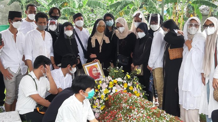 Pemakaman Asmiar Yahya