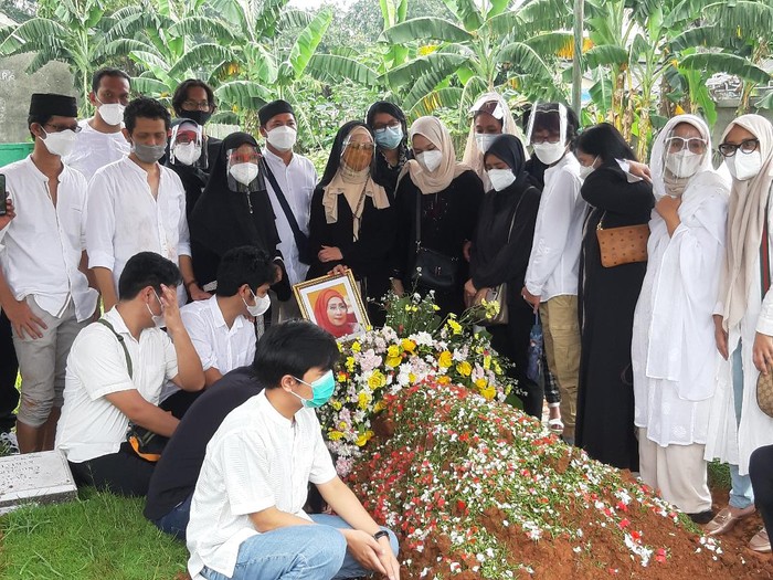 Pemakaman Asmiar Yahya