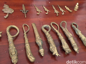 Bocah di Lumajang Temukan Puluhan Benda Pusaka Saat Bermain