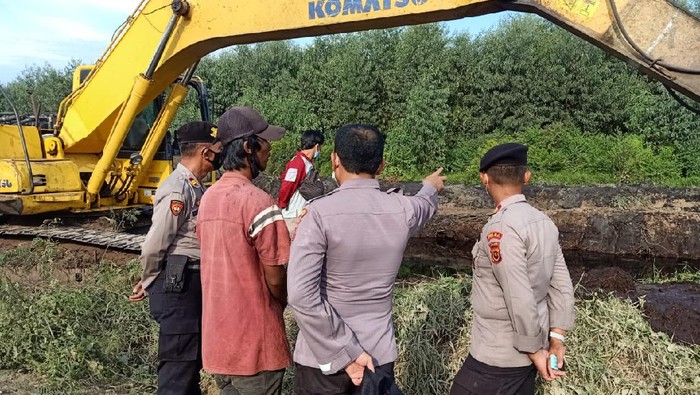 Polisi menyelidiki penemuan tengkorak manusia di dalam mobil di Jambi