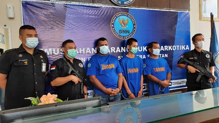 Preskon penangkapan kurir sabu di BNN Sumsel (Prima Syahbana/detikcom)