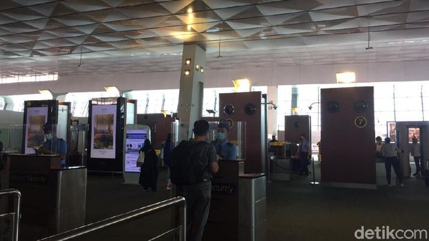 Protokol kesehatan di bandara