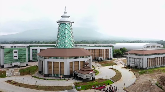 Resmikan Kampus Untirta, Jokowi Bicara Dua Sosok Teladan di Banten Presiden Joko Widodo (Jokowi) meresmikan Kampus Universitas Sultan Ageng Tirtayasa (Untirta) di Sindangsari, Kabupaten Serang, Banten. Jokowi bicara dua sosok teladan di Banten yang tercermin pada Kampus Untirta.