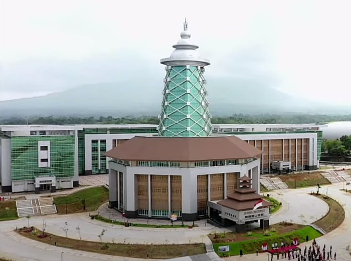 Presiden Joko Widodo (Jokowi) meresmikan Kampus Universitas Sultan Ageng Tirtayasa (Untirta) di Sindangsari, Kabupaten Serang, Banten. Jokowi bicara dua sosok teladan di Banten yang tercermin pada Kampus Untirta.