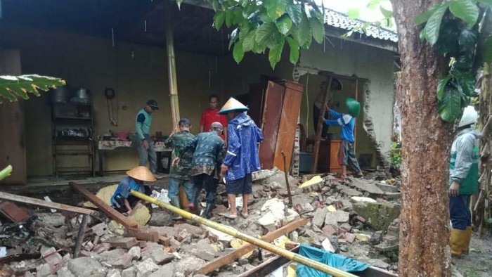 Rumah Ambruk di Ciamis