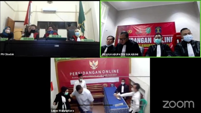 Salah satu terdakwa kasus bola sabu histeris saat dengar dituntut mati