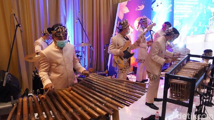 Saung Angklung Udjo menggung lagi
