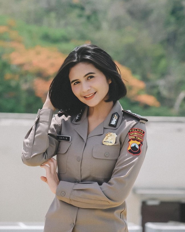 Sefin Anggi Riyantika, SH begitu nama lengkapnya mengaku mengetahui kisahnya menjadi viral dari teman-temannya.Kaget. Nggak tahu kalau bakalan viral, bahkan tahunya malah dari teman-teman atau followers. Saya pribadi nggak apa-apa asalkan kontennya positif dan bisa menginspirasi, tutur Sefin dengan ramah saat diwawancara Wolipop, Kamis (4/3/2021). Foto: Instagram @sefinnnn.