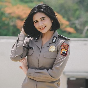 Kenal Lebih Dekat dengan Briptu Sefin, Polwan Cantik Viral Anak Petani Kenal Lebih Dekat dengan Briptu Sefin, Polwan Cantik Viral Anak Petani