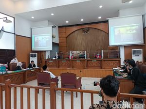 Saksi Sebut Cuitan Jumhur soal Omnibus Law Meresahkan